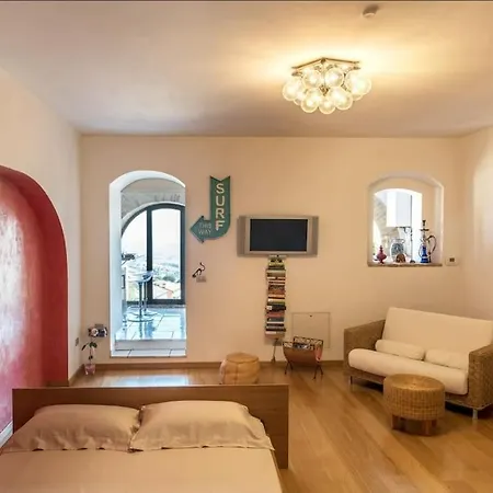 בית נופש Appartamentino Il Nido Vista Mare *